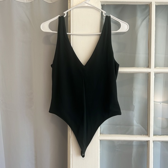 Aritzia dark green vegan leather pants and matching bodysuit - Picture 4 of 4